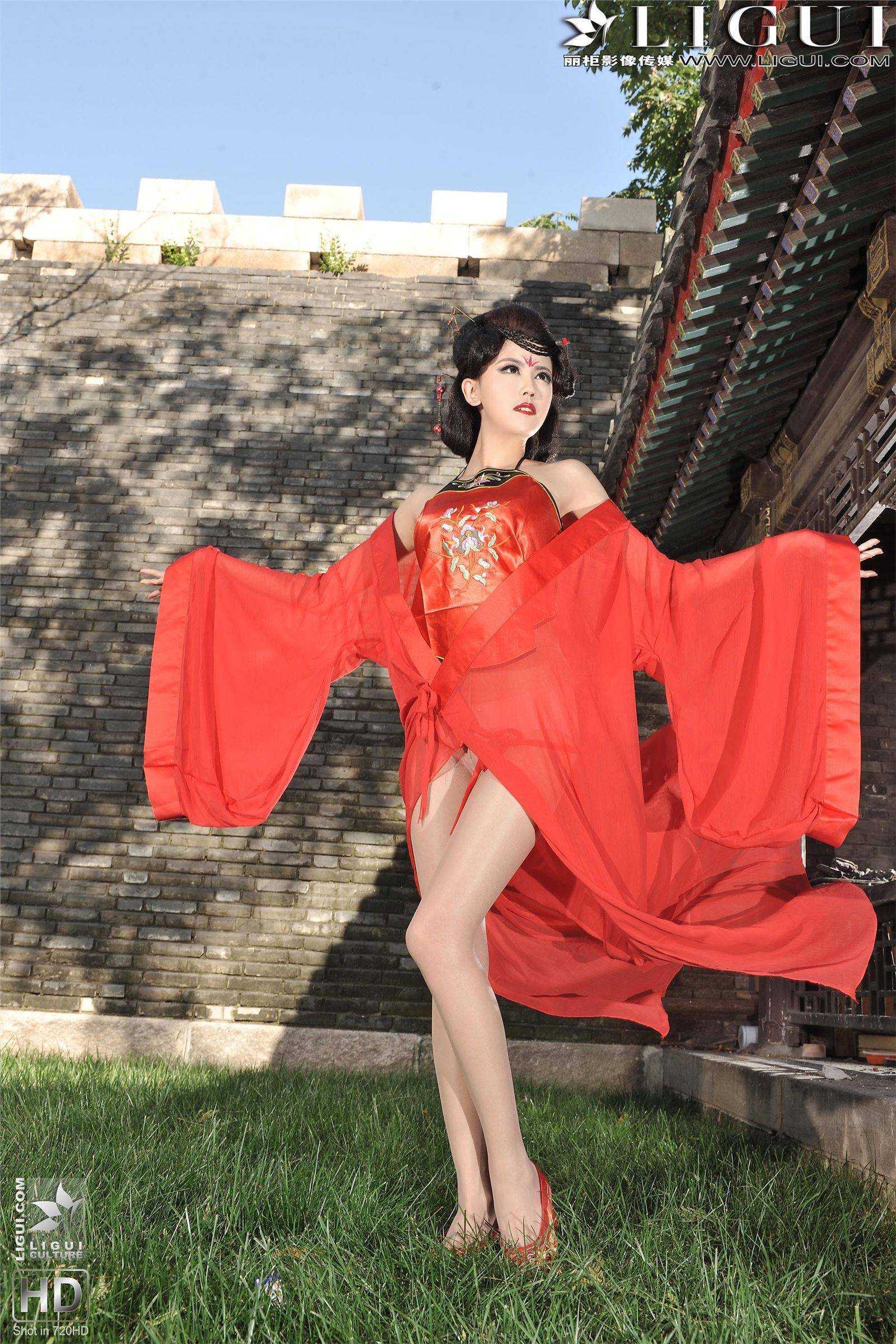 [Ligui丽柜]130207 Model 可馨 性感丝袜美女图片